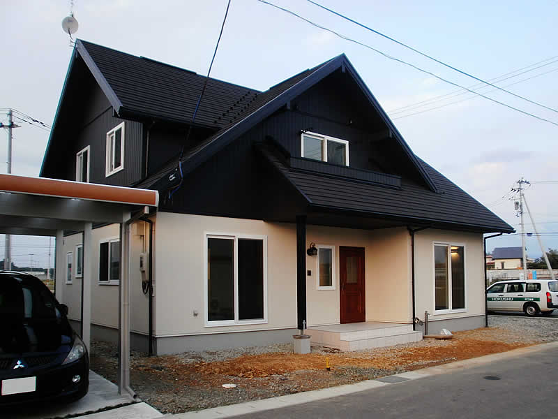 木の温もりが心地よい大屋根の住まい