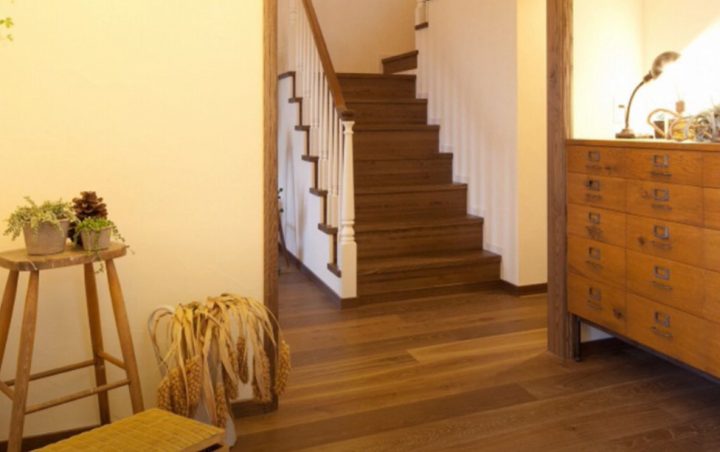 木製フロア　床材保護のための定期的なお手入れの画像